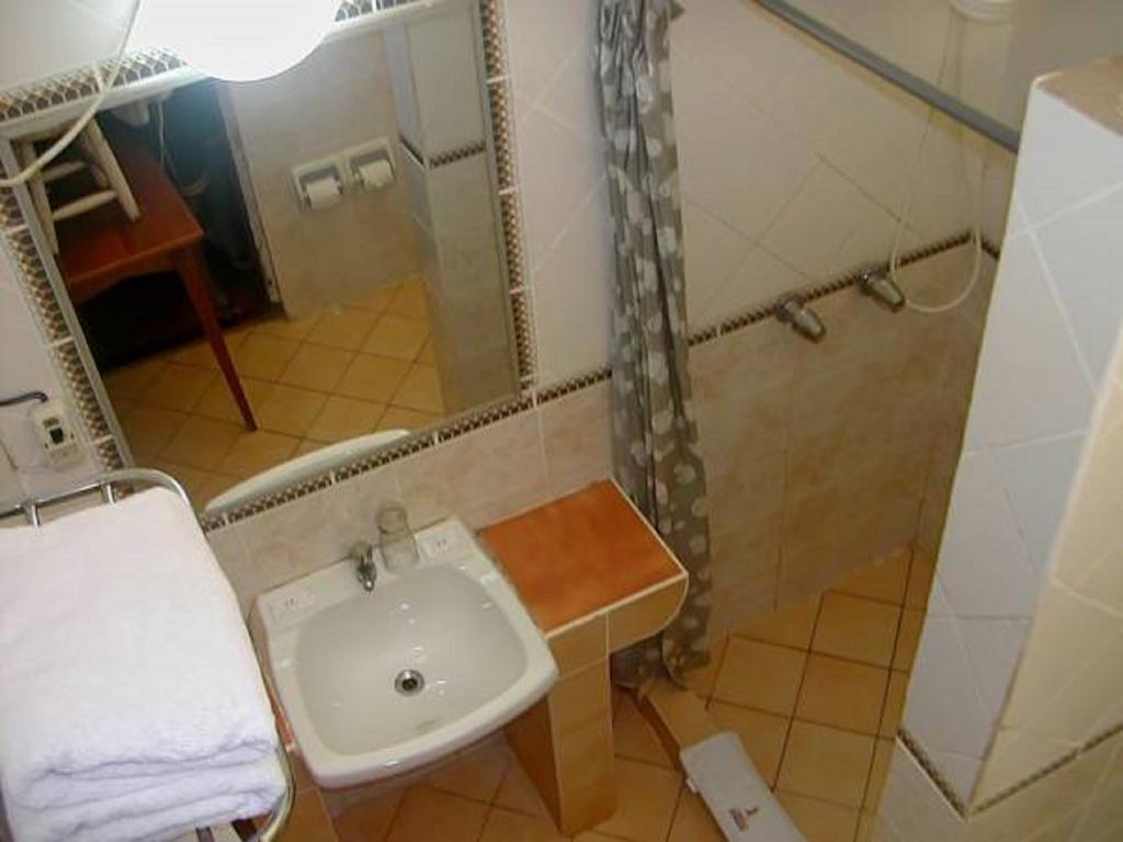 Hotel Don Carlos Puerto Maldonado Oda fotoğraf